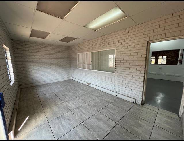 280M² WAREHOUSE TO LET IN STRIJDOMPARK